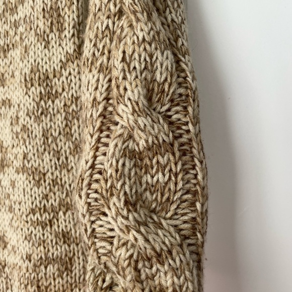 Women’s Scoop Neck Creme Sweater - Picture 4 of 4